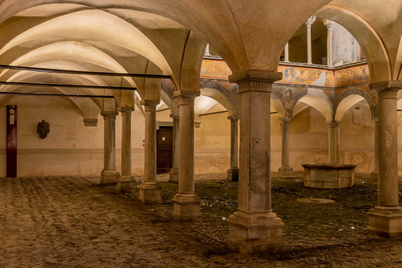 Illuminazione Melloncelli - Teglio (SO) - Palazzo Besta - Quadriportico